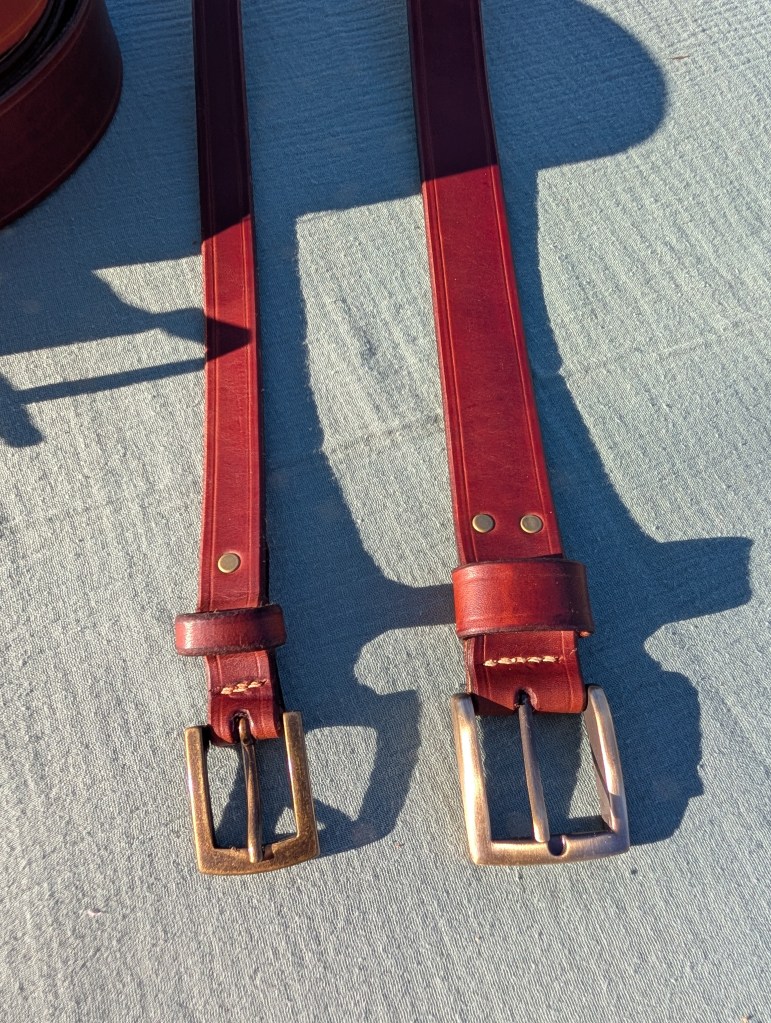 Ceintures sur mesure en collet de vache pleine fleur
