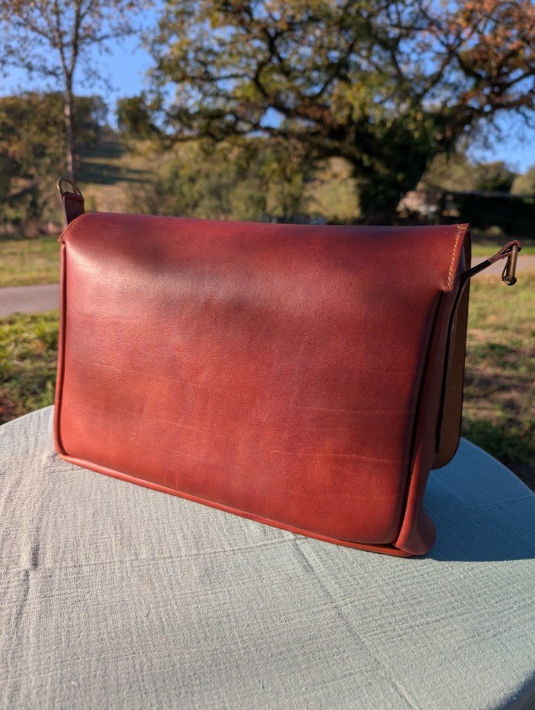 Autre vue du Sac Ordi en cuir pleine fleur